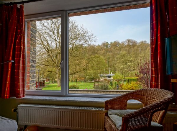 Cost of Fiberglass Window Repair in Overland Park